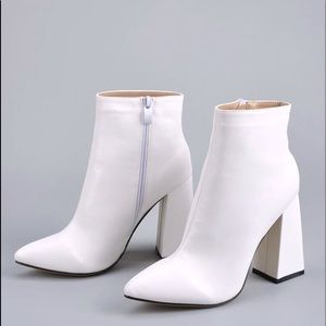 WHITE CHUNKY BOOT